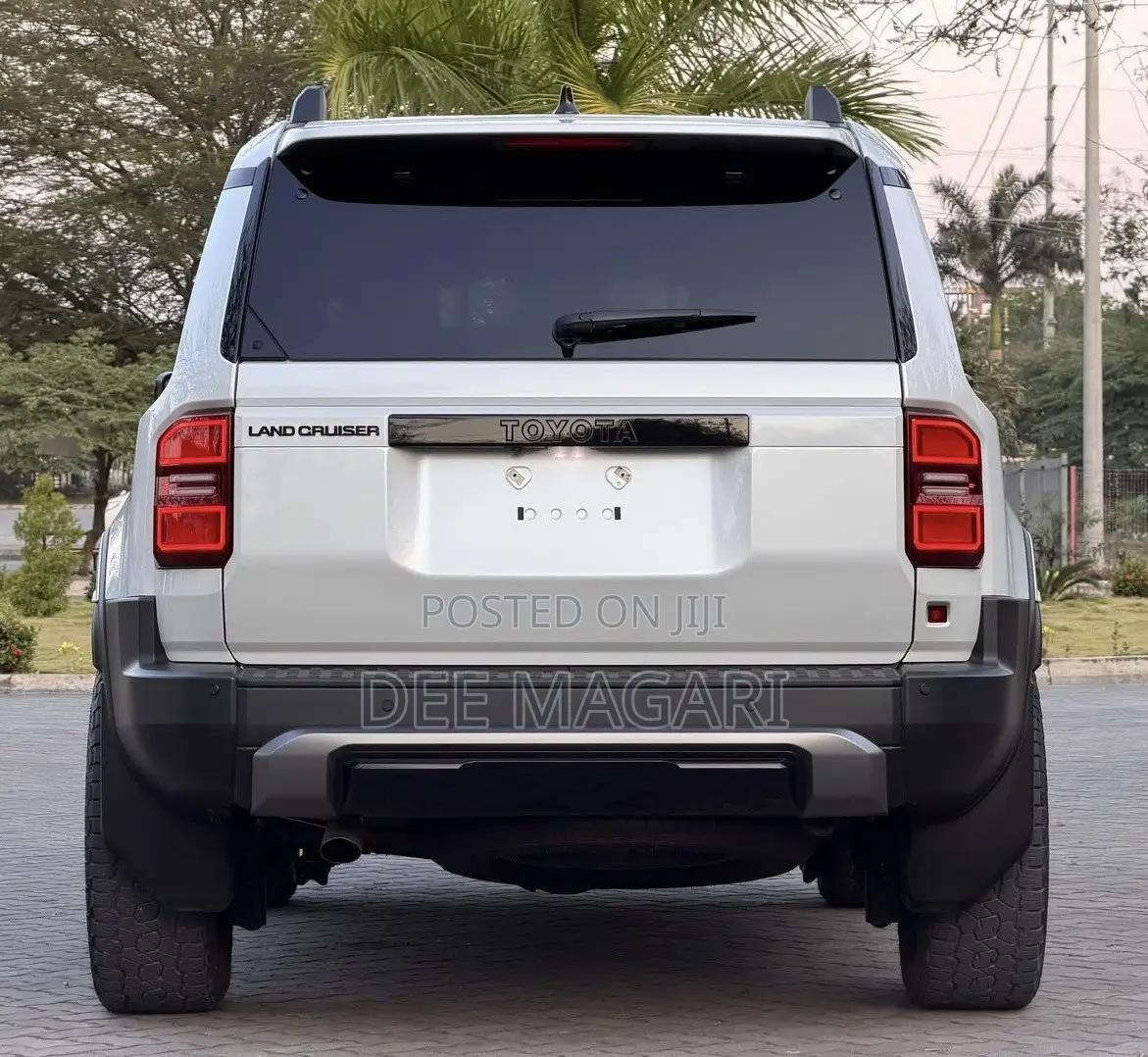 Toyota Land Cruiser Prado 2024 White