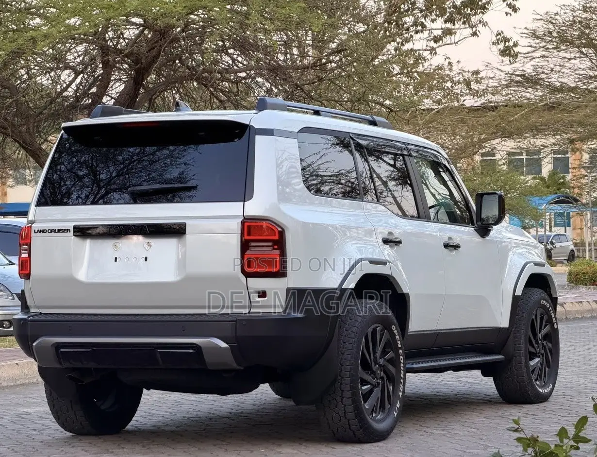 Toyota Land Cruiser Prado 2024 White