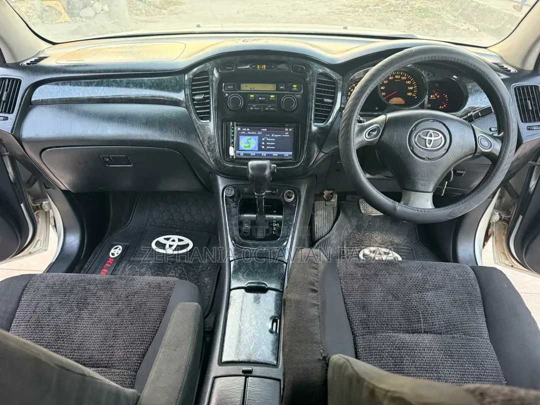 Toyota Kluger 2005 Silver
