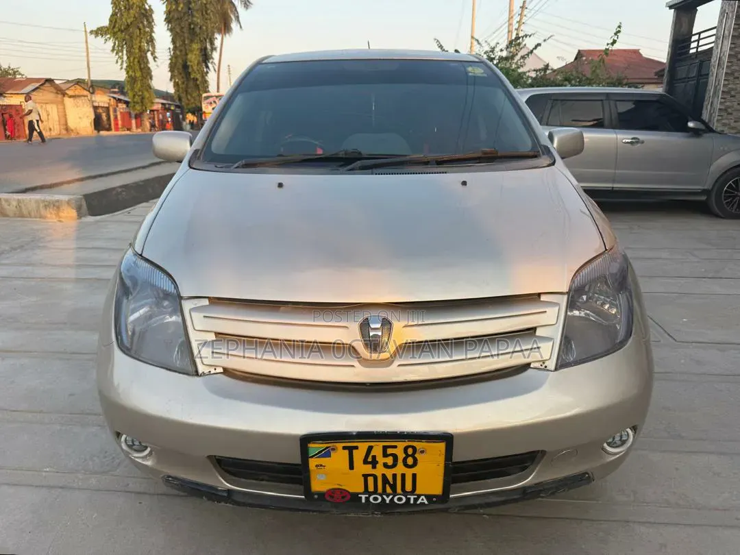 Toyota IST 2004 Silver