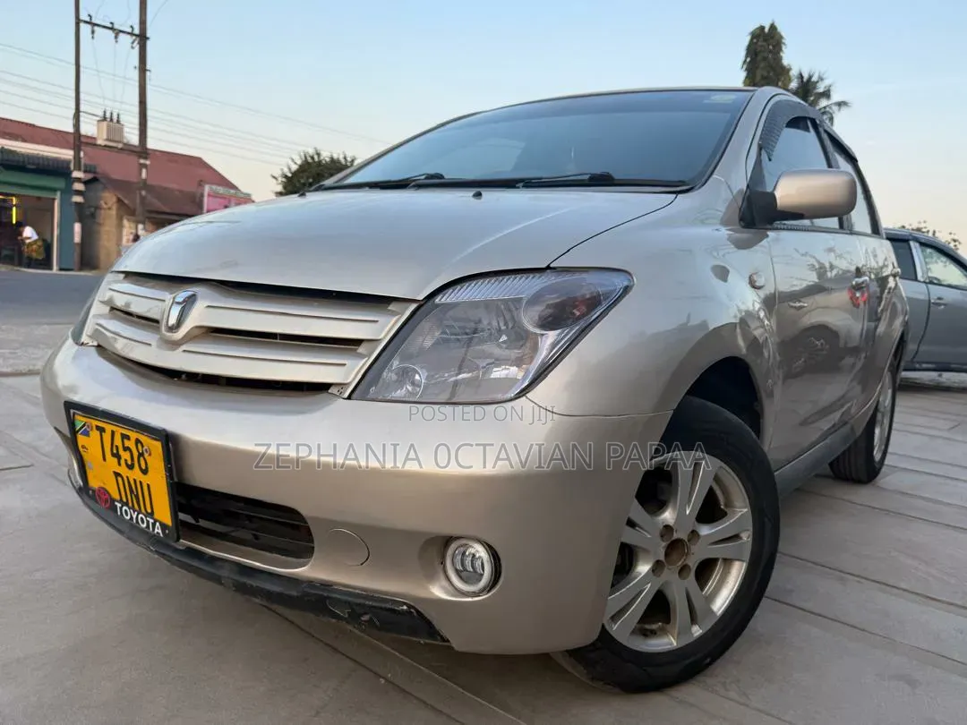 Toyota IST 2004 Silver