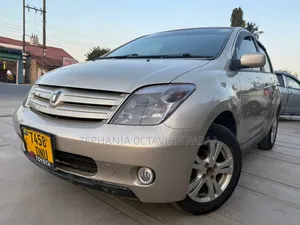Toyota IST 2004 Silver