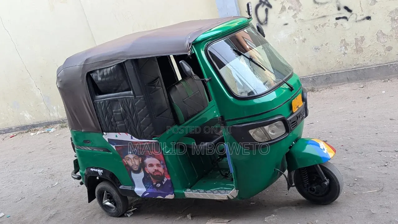 Bajaj Avenger 200 2019 Blue