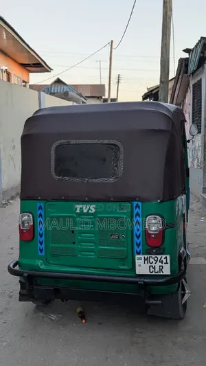 Bajaj Avenger 200 2019 Blue