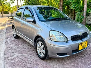 Toyota Vitz 1.3 AWD 3dr 2003 Beige