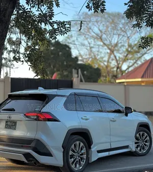 Toyota RAV4 2020 White
