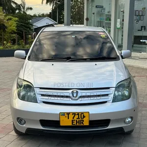 Toyota IST 2012 Silver
