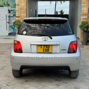 Toyota IST 2012 Silver