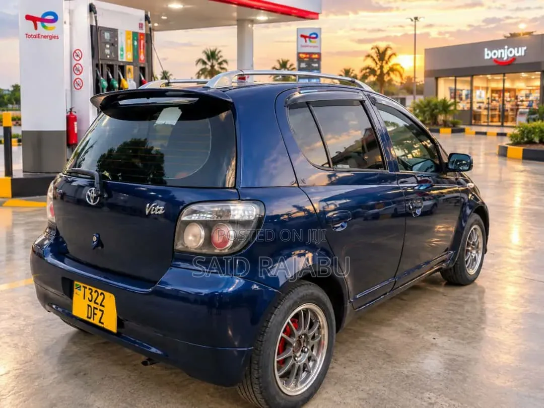 Toyota Vitz 2005 Blue