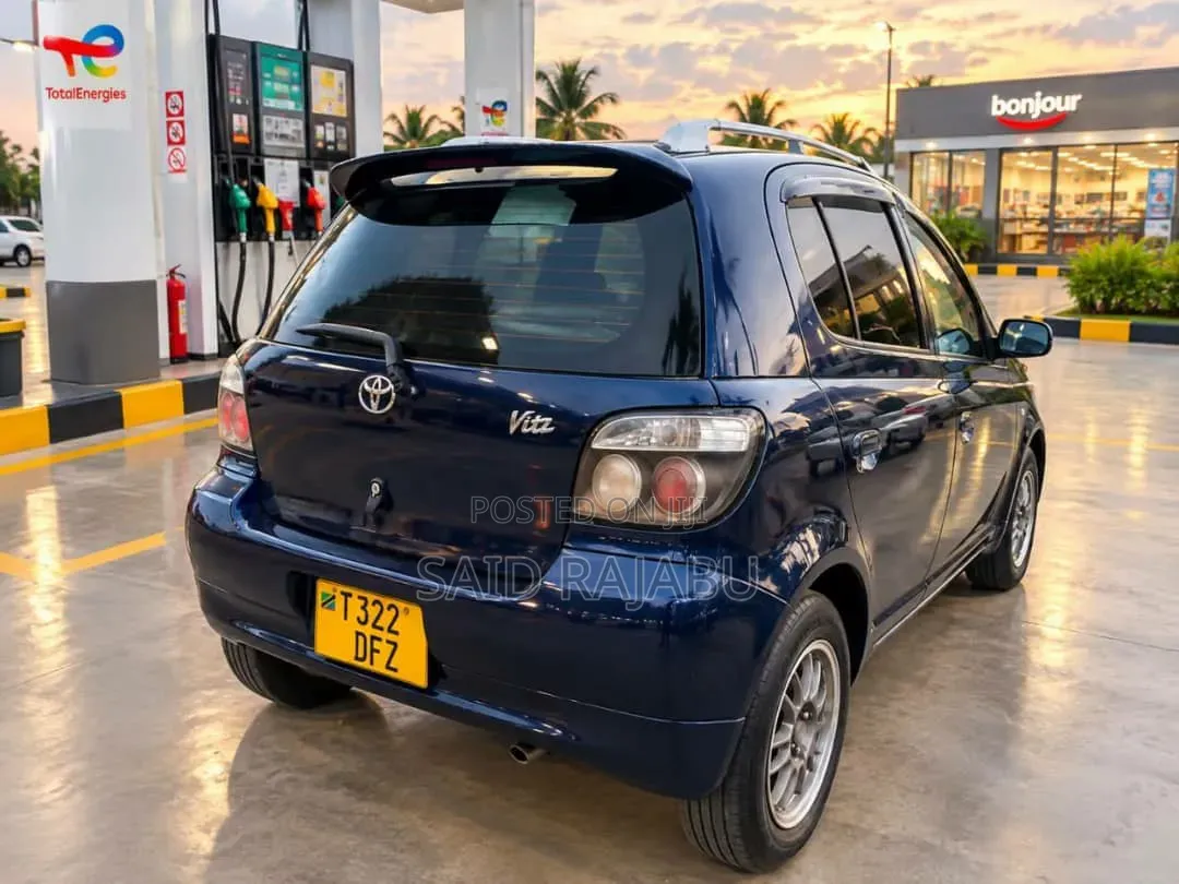 Toyota Vitz 2005 Blue