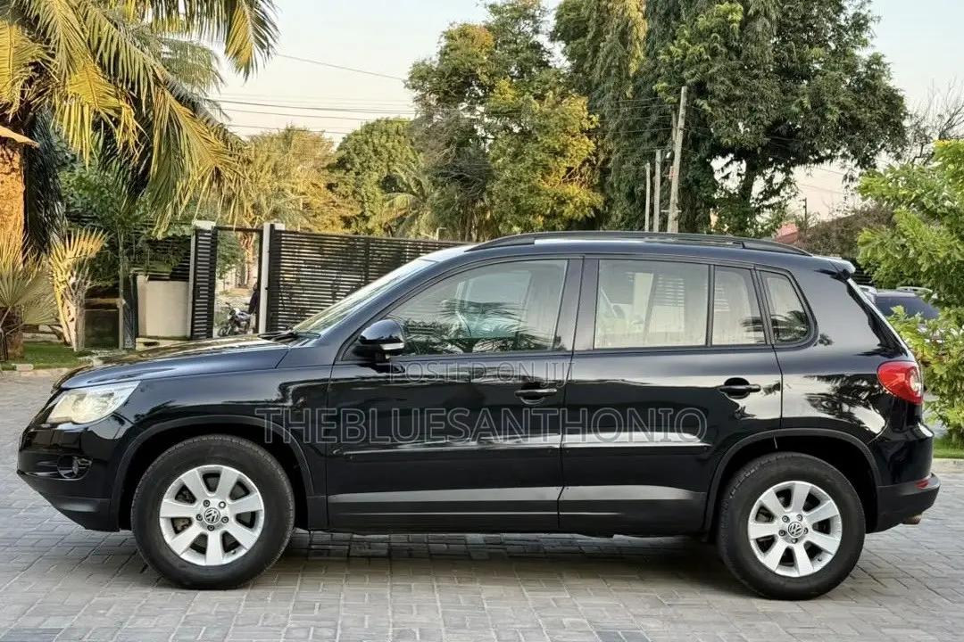 Volkswagen Tiguan 2009 Black