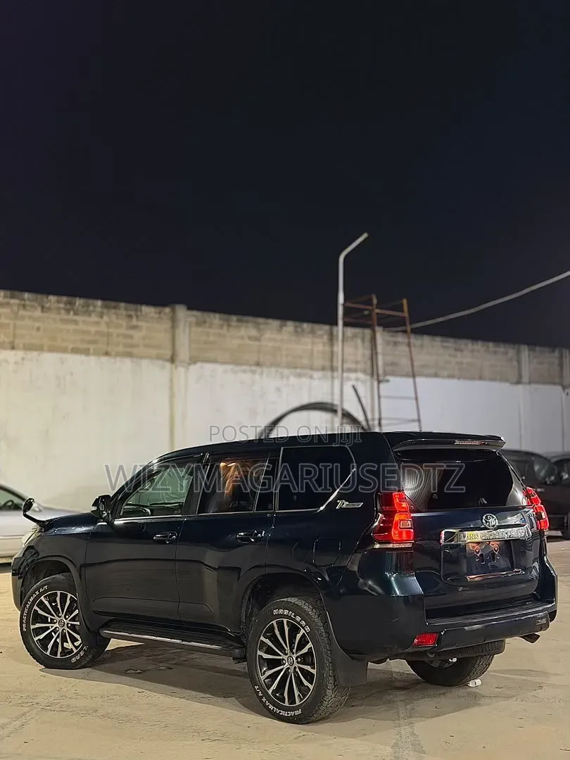 Toyota Land Cruiser Prado 2.8 2019 Blue