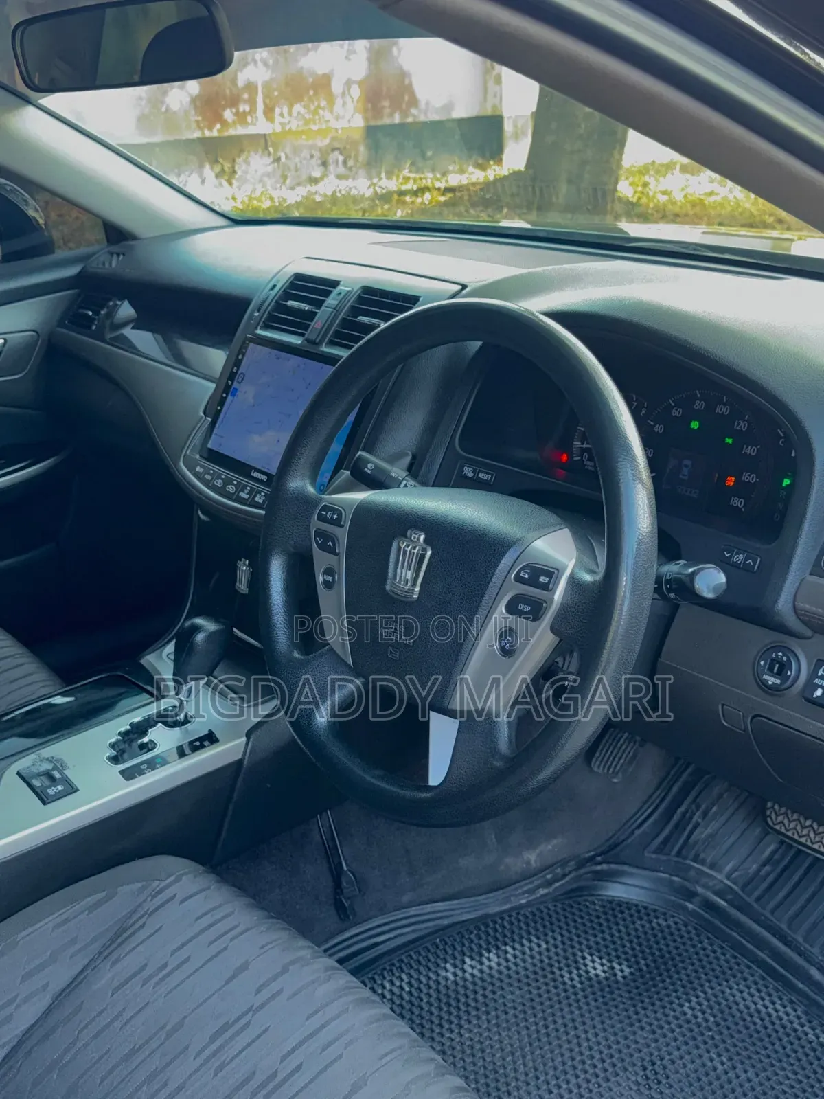 Toyota Crown 2011