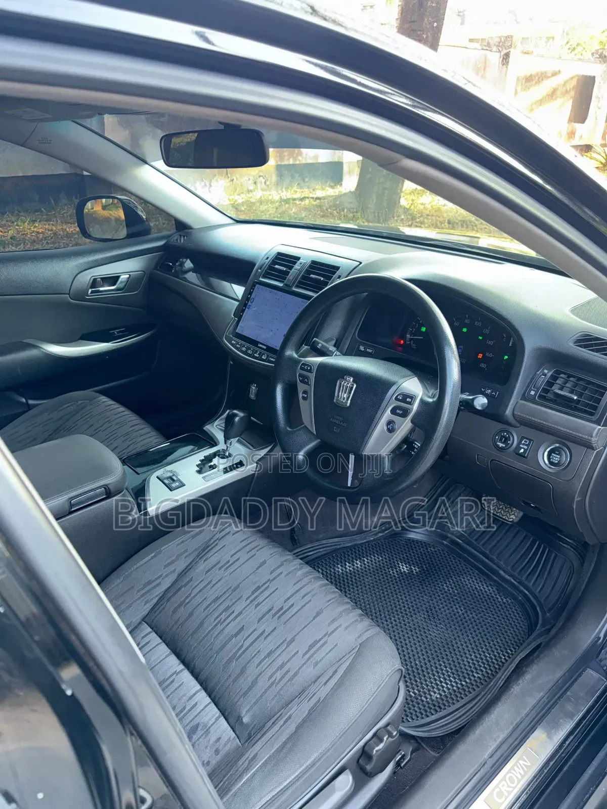Toyota Crown 2011