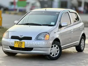 Toyota Vitz 2005 Silver