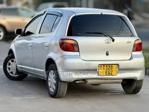 Toyota Vitz 2005 Silver