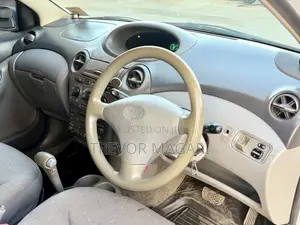 Toyota Vitz 2005 Silver