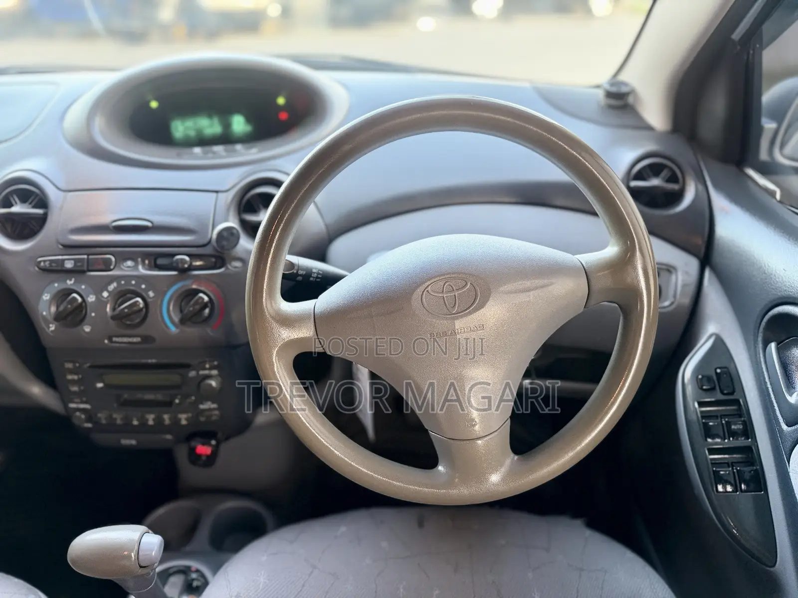 Toyota Vitz 2005 Silver