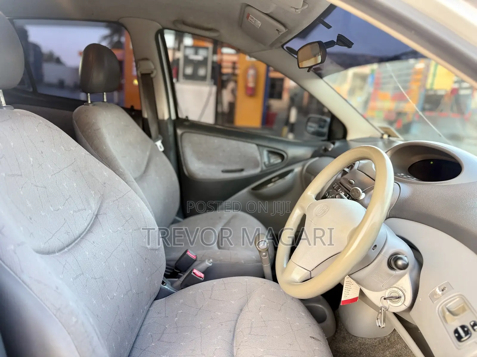 Toyota Vitz 2005 Silver