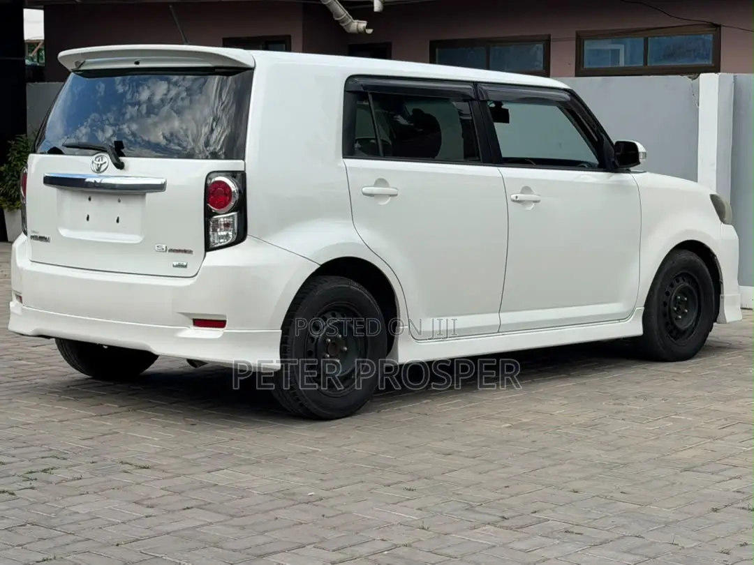 Toyota Corolla Rumion 2009 White