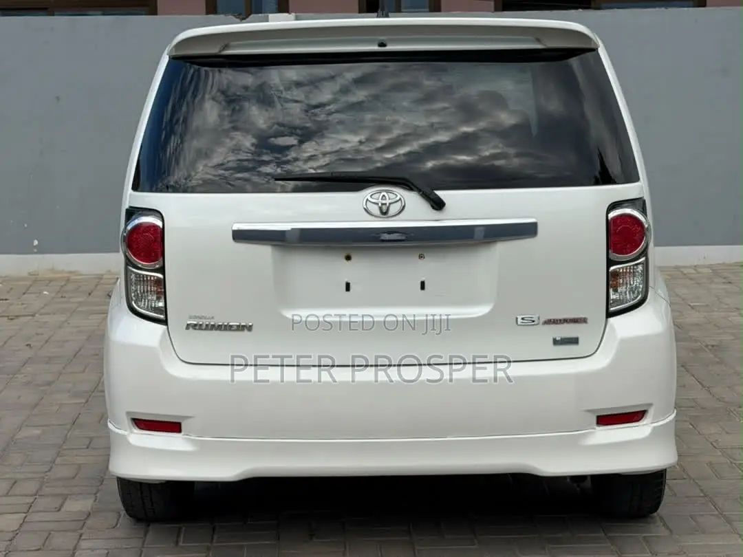 Toyota Corolla Rumion 2009 White