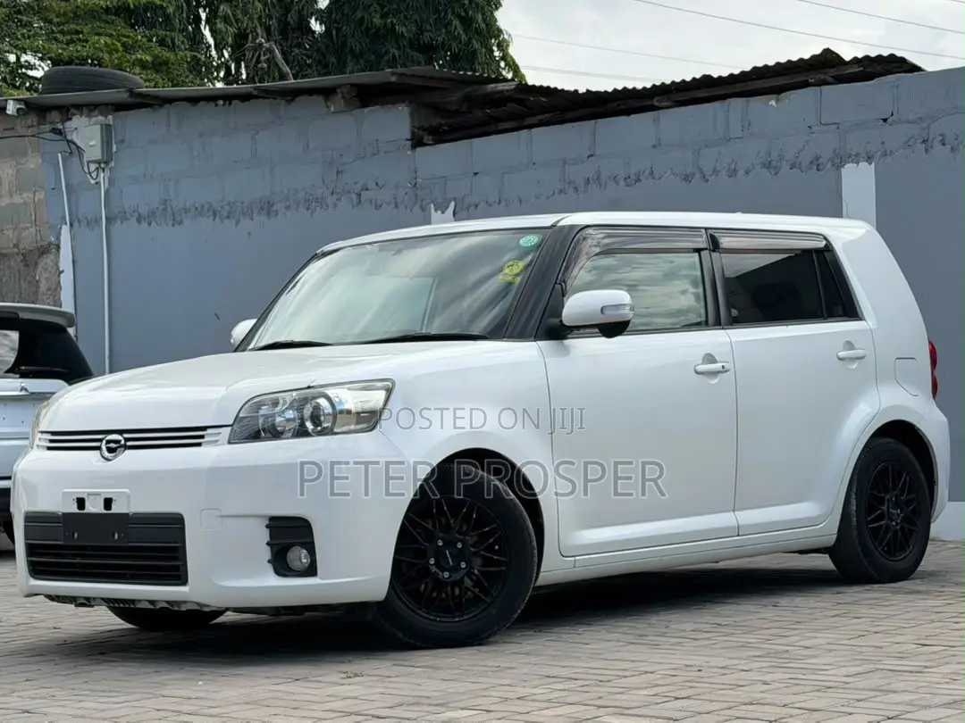 Toyota Corolla Rumion 2009 White