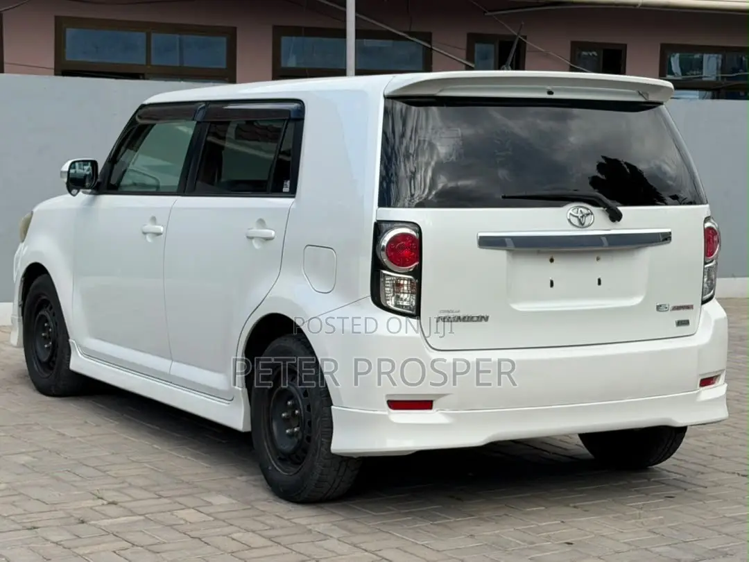 Toyota Corolla Rumion 2009 White