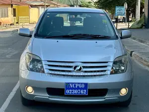 Toyota IST 2003 Silver