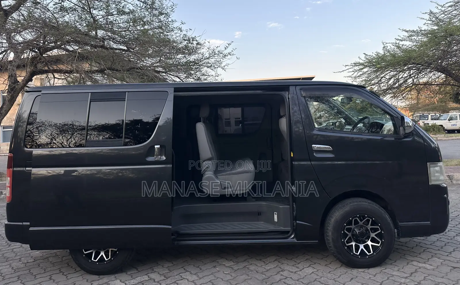 Toyota Grand HiAce 2002 Black