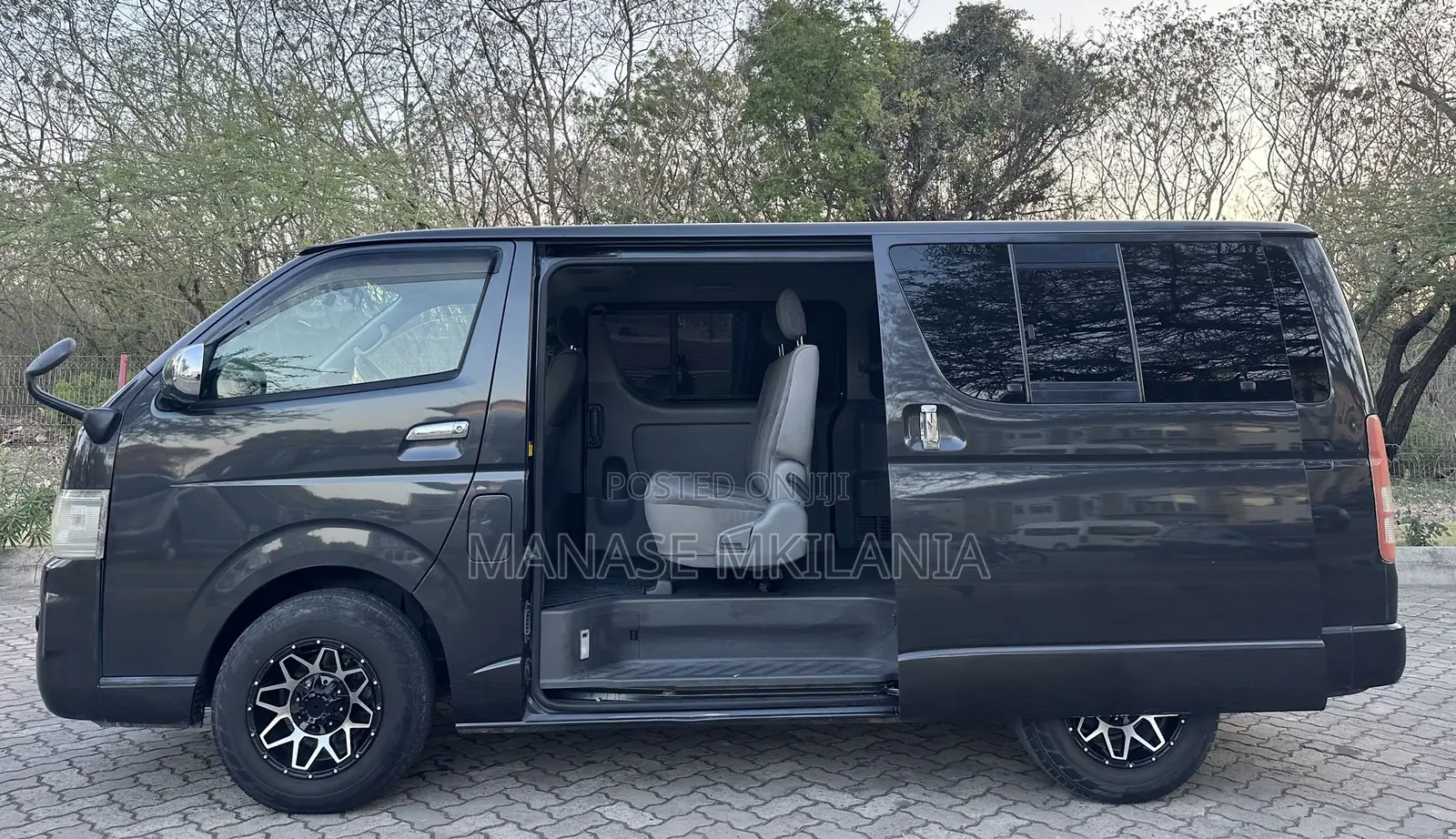 Toyota Grand HiAce 2002 Black