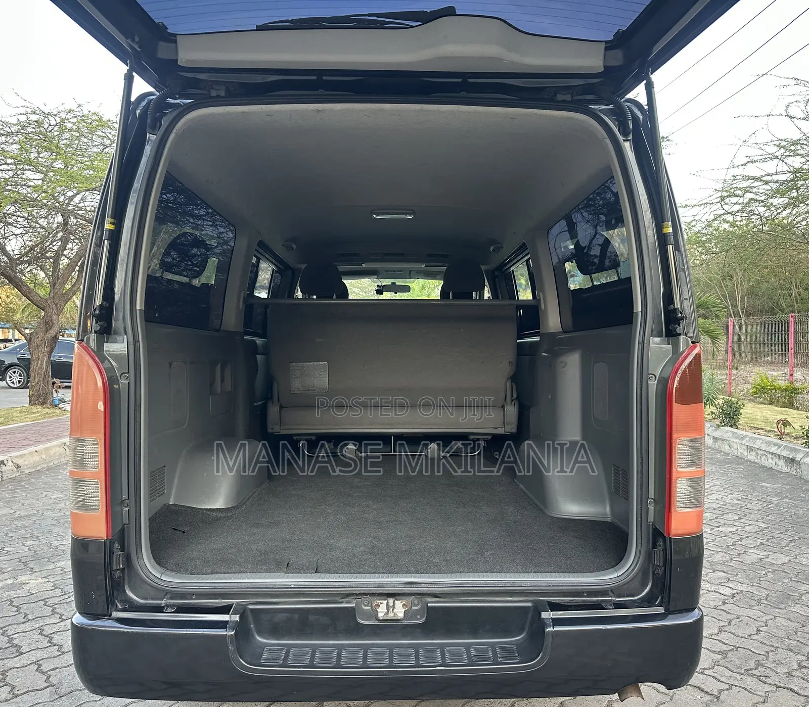 Toyota Grand HiAce 2002 Black
