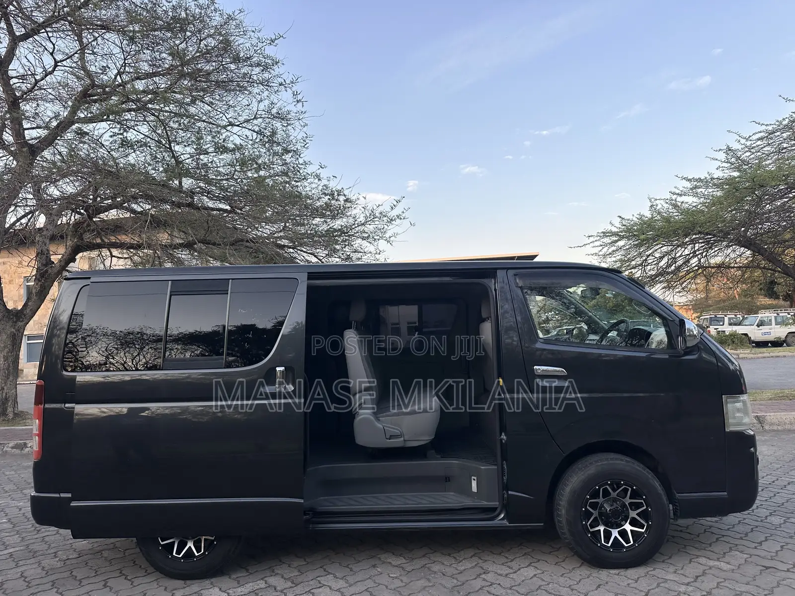 Toyota Grand HiAce 2002 Black