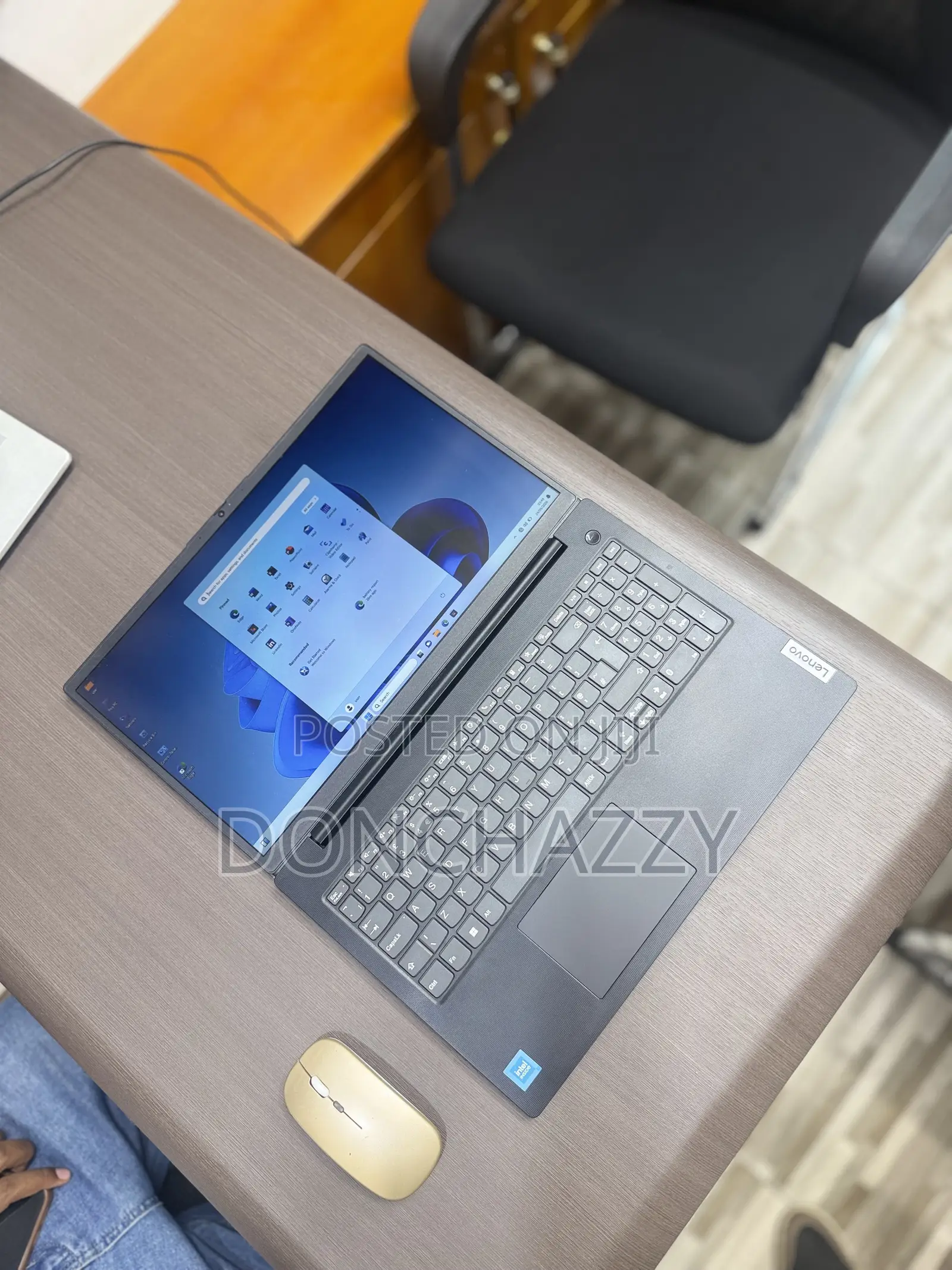Laptop Lenovo V15 8GB Intel SSD 256GB