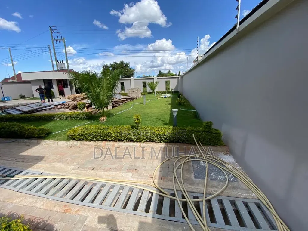18bdrm Apartment in Dodoma Hotel, Ibihwa for sale