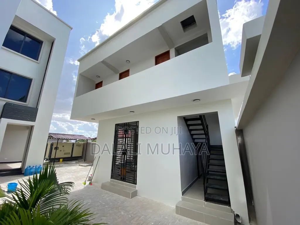 18bdrm Apartment in Dodoma Hotel, Ibihwa for sale