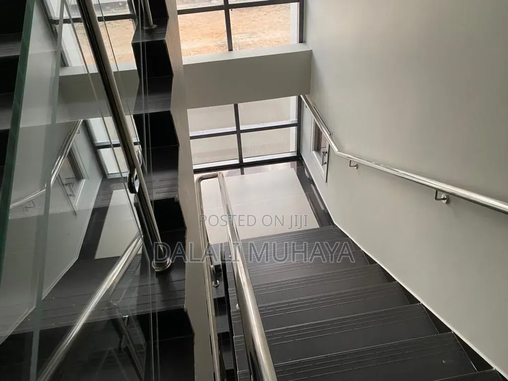 18bdrm Apartment in Dodoma Hotel, Ibihwa for sale
