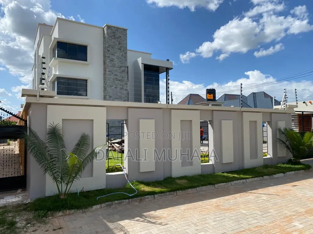 18bdrm Apartment in Dodoma Hotel, Ibihwa for sale