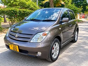 Toyota IST 2005 Gray