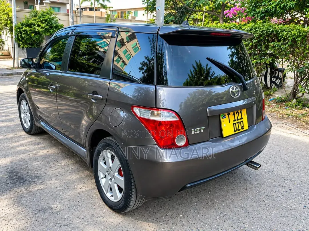 Toyota IST 2005 Gray