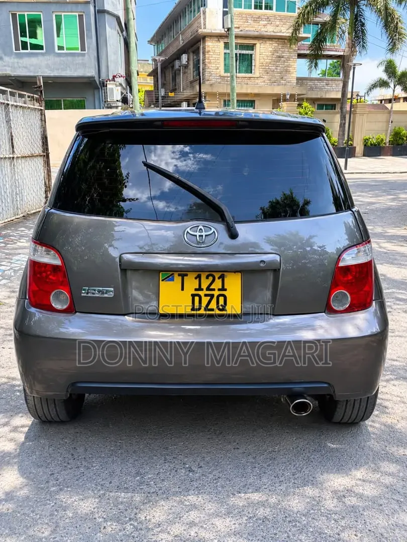 Toyota IST 2005 Gray