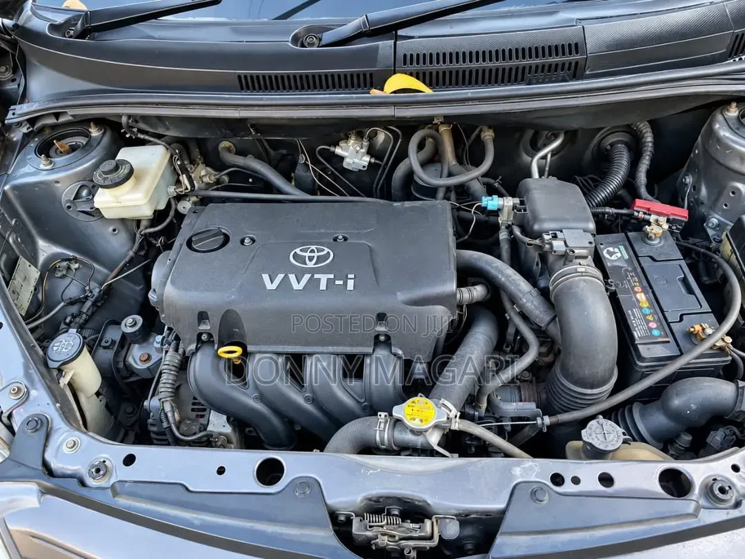 Toyota IST 2005 Gray