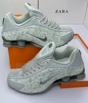Nike Shox R4 - Spring Master Edition