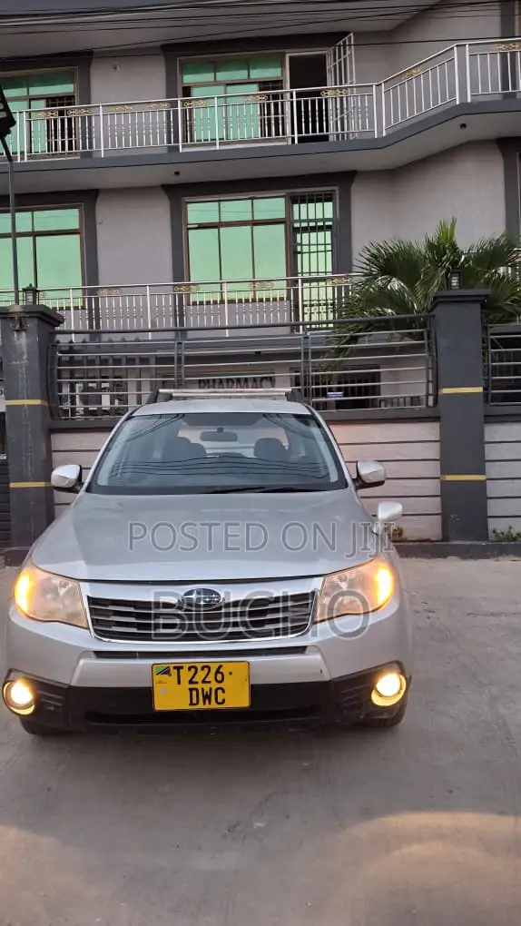 Subaru Forester 2010 Silver
