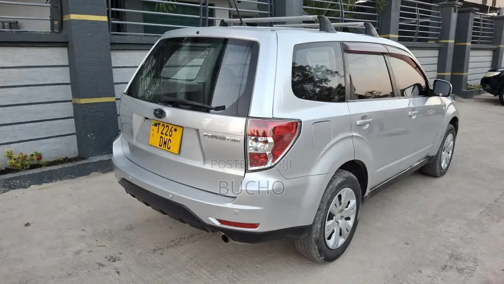 Subaru Forester 2010 Silver