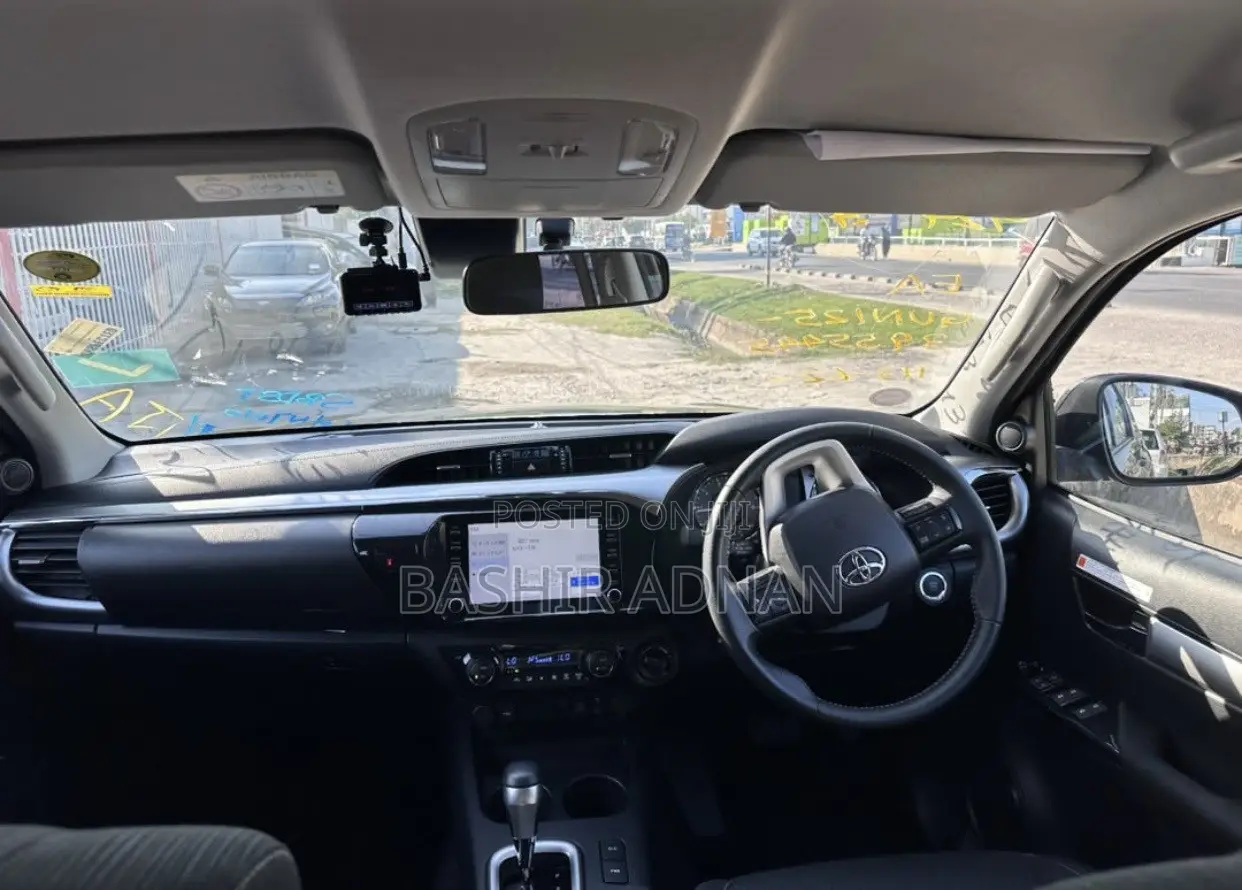 Toyota Hilux 2024 Gray