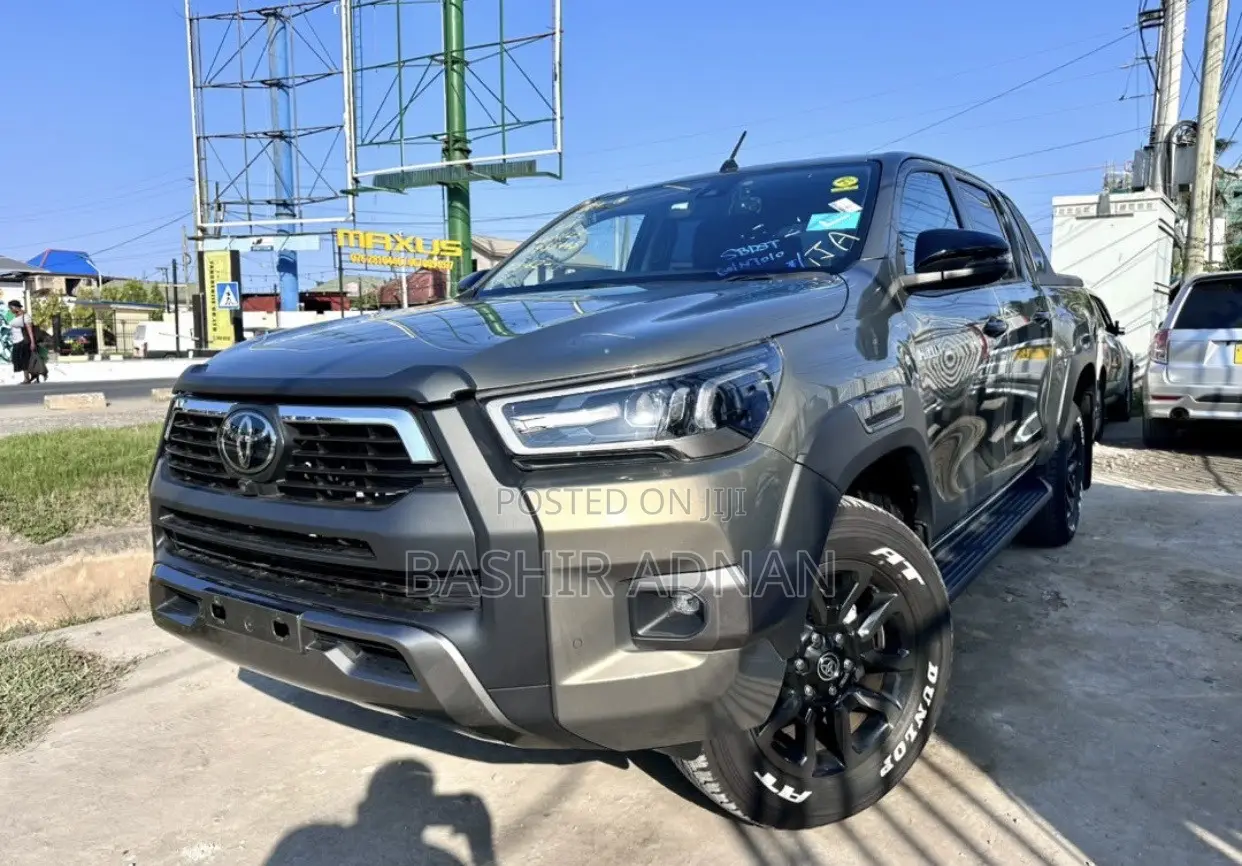 Toyota Hilux 2024 Gray