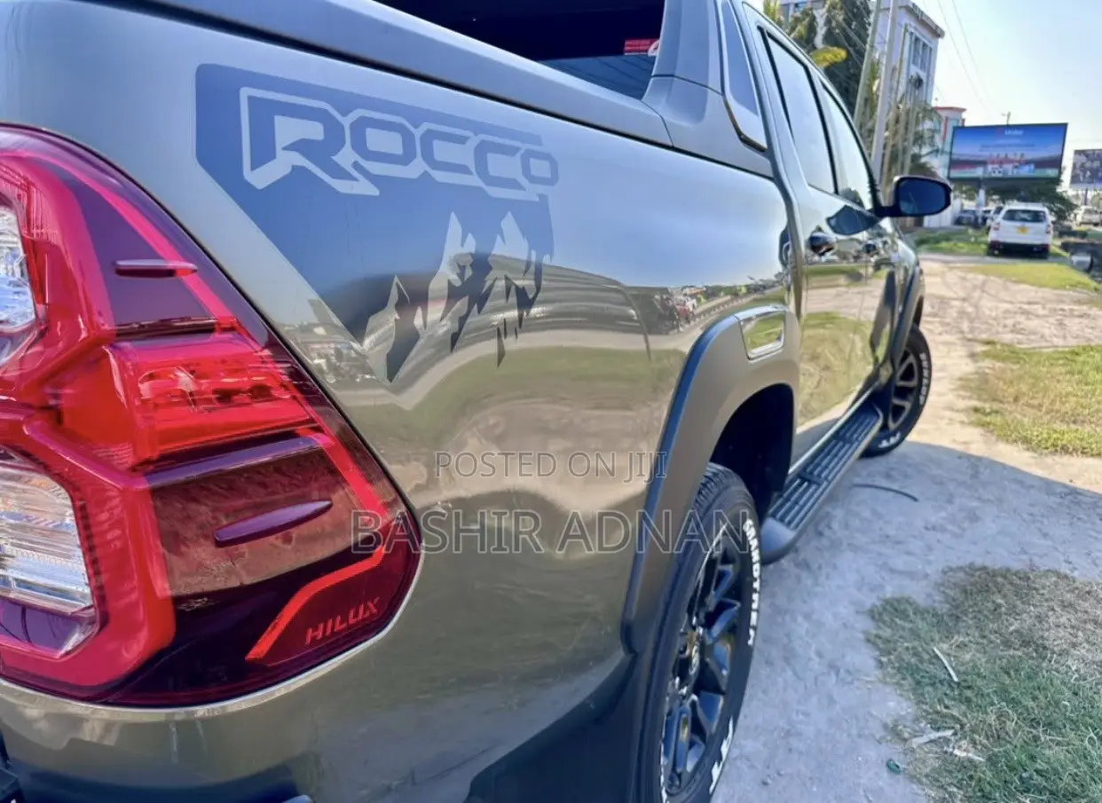 Toyota Hilux 2024 Gray