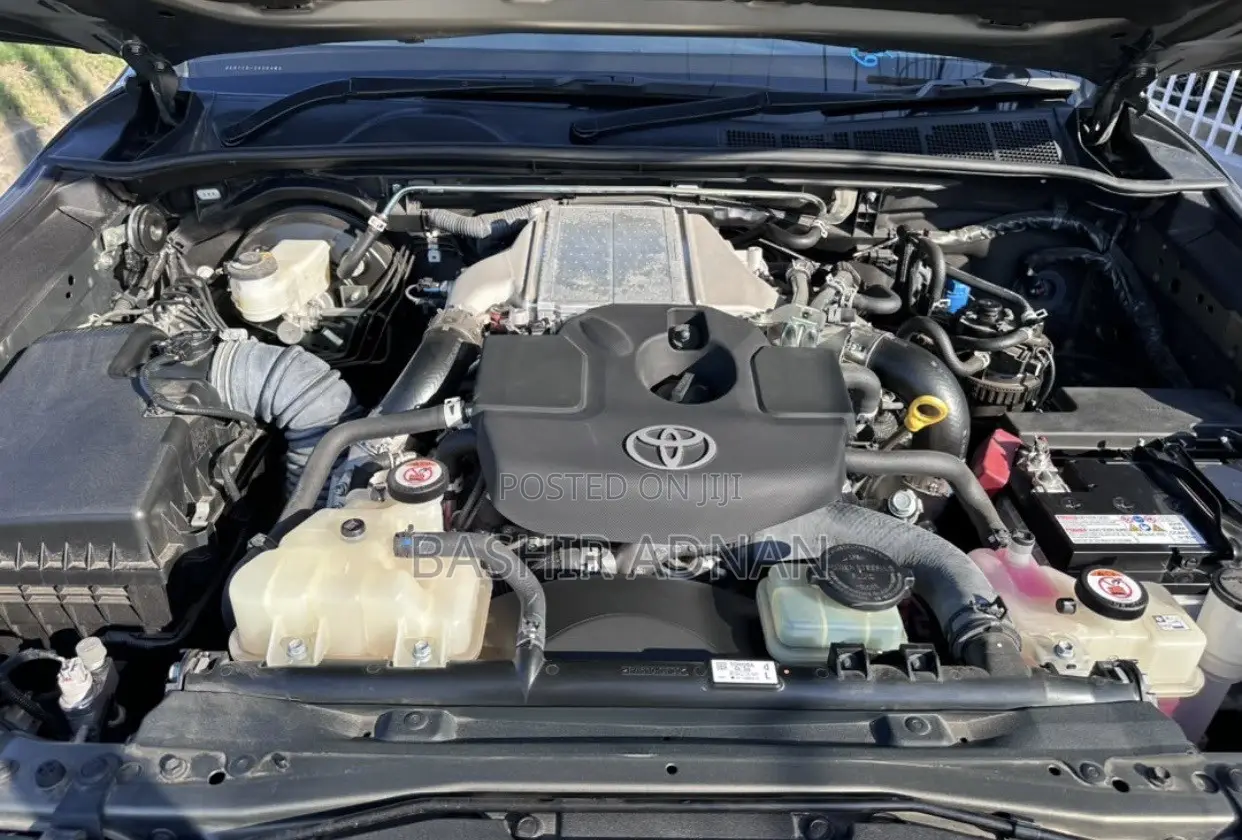 Toyota Hilux 2024 Gray