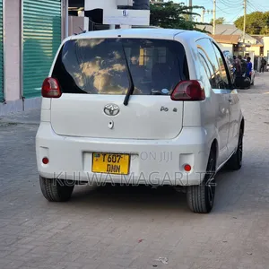 Toyota Porte 2005 White