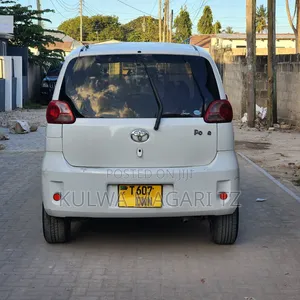 Toyota Porte 2005 White